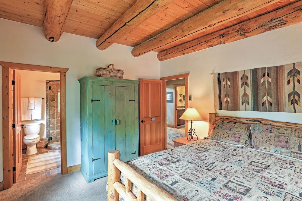 Ski-in/ski-out Telluride Home w/ Deck & Hot Tub!