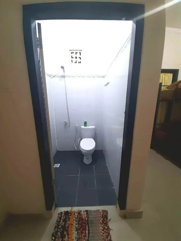 Safe House Bed and Breakfast - Hostel - Adults Ony