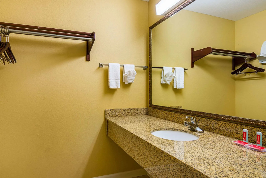 Bryant Inn And Suites
