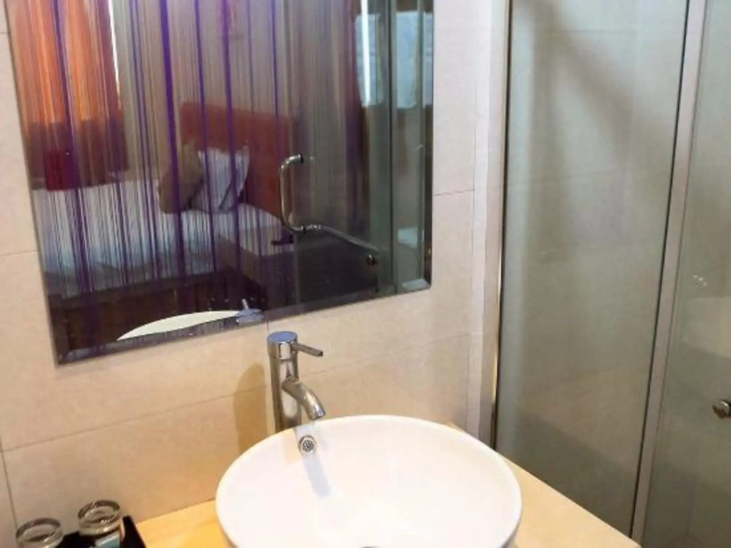 Paojiang Xinyuansu Business Hotel