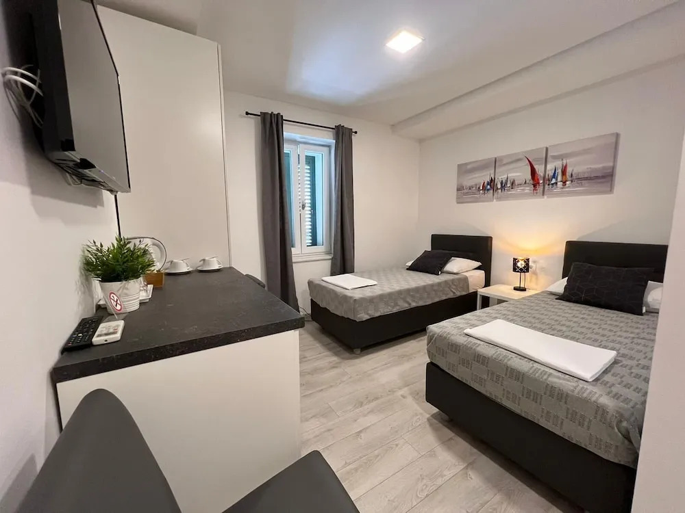 Apartments and Rooms Adriatic Suites