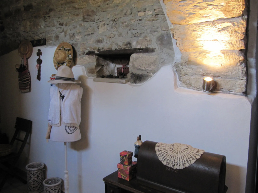 Stratos House