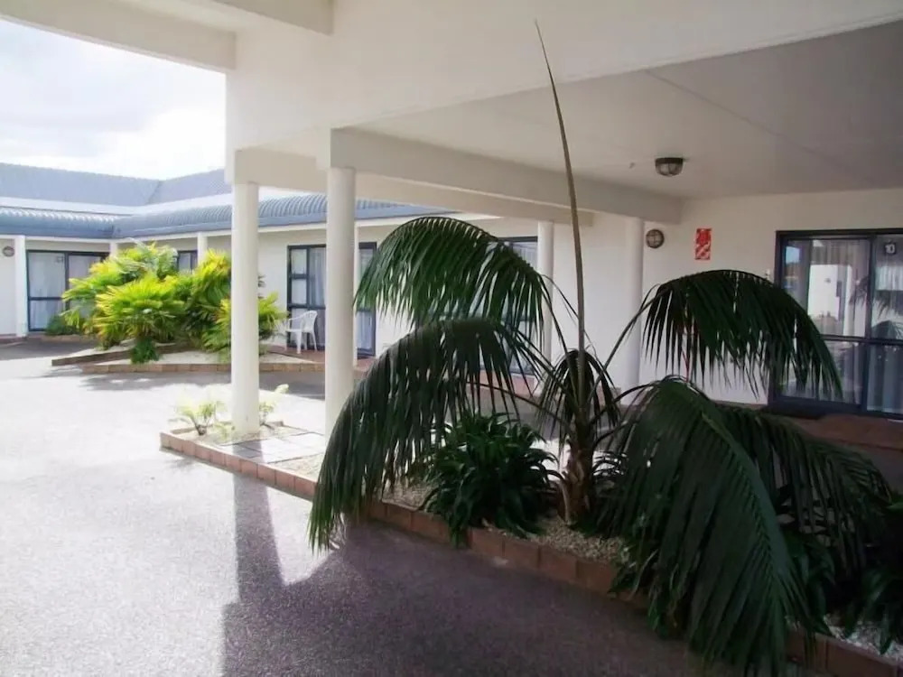 Sails Motor Inn