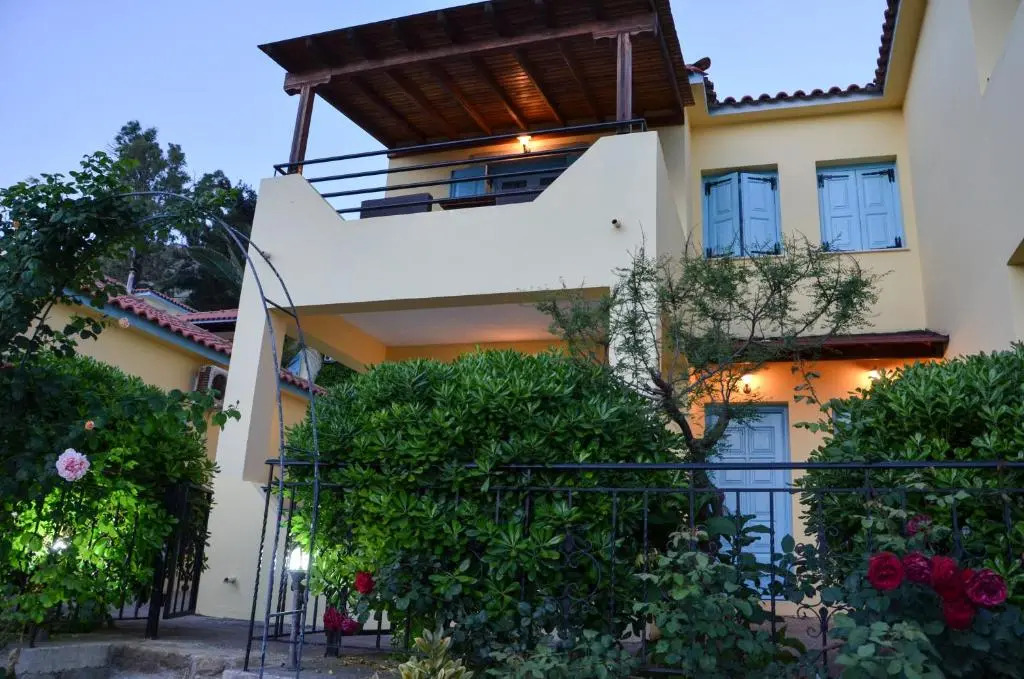 Hotel Dina - Ξενοδοχείο Ντινα