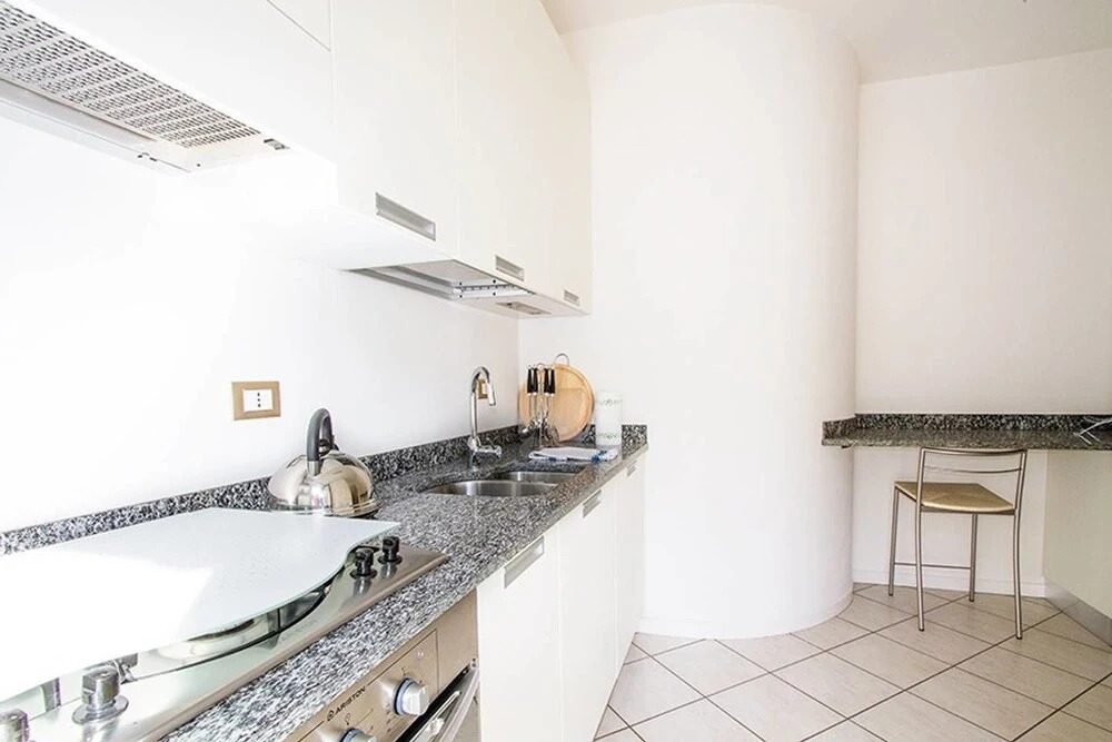 2 Bedroom Apartment near Stresa, Short Walk to Lakeside, Lake Views