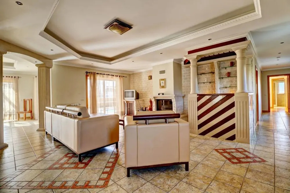Villa - 5 Bedrooms with Pool and WiFi - 107490