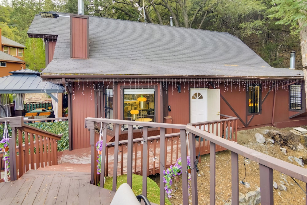 Outdoor Oasis in Pine Mountain Club! Cabin Getaway