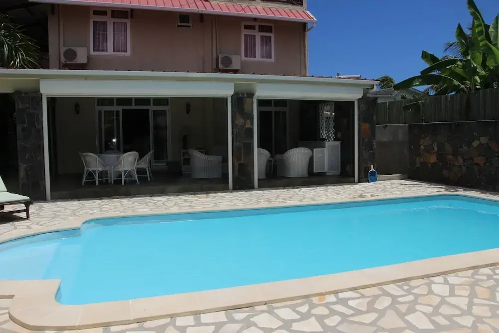 Tropical Villa 5 Min to the Beach