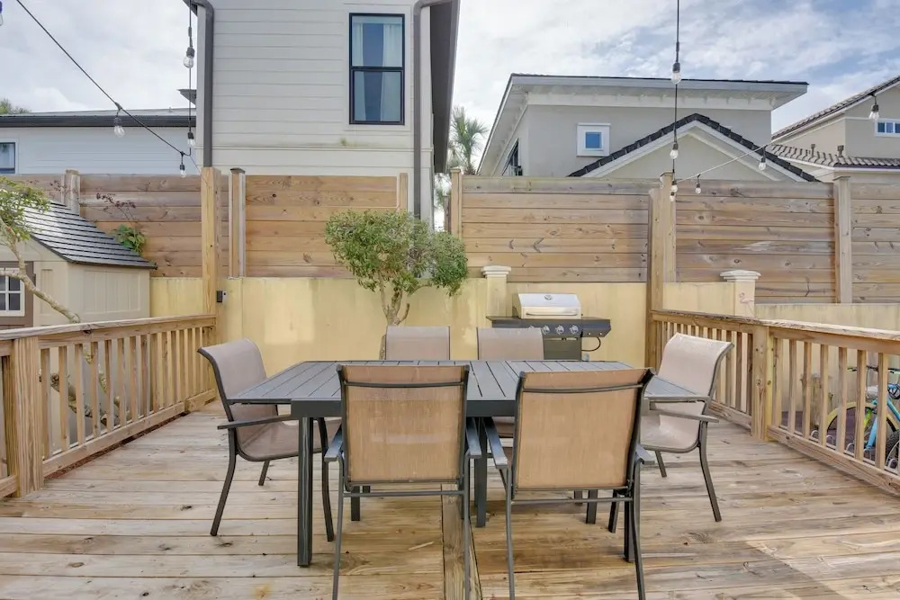 Santa Rosa Beach House w/ Spacious Deck