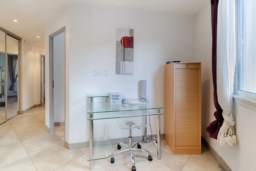 4-room Apartment at the Crossroads Marseille Life