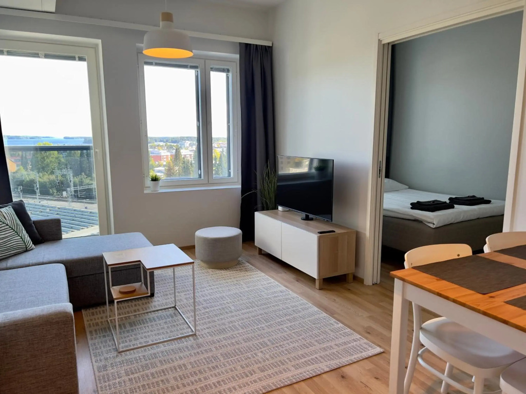 City apartment with lake view and free parking