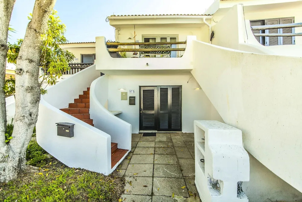 B20 - Sun and Pool Apartment