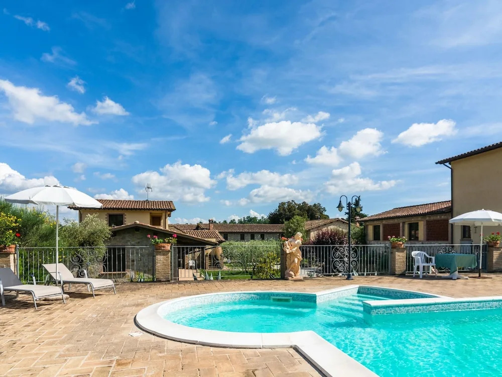 Mansion in Perugia with Pool & Green Hills