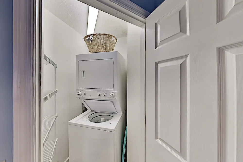 Ocean Breeze Villa, Pools & Tennis: Walk to Beach condo