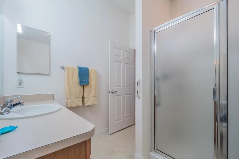Audrey Lane 555 by White Pelican VR