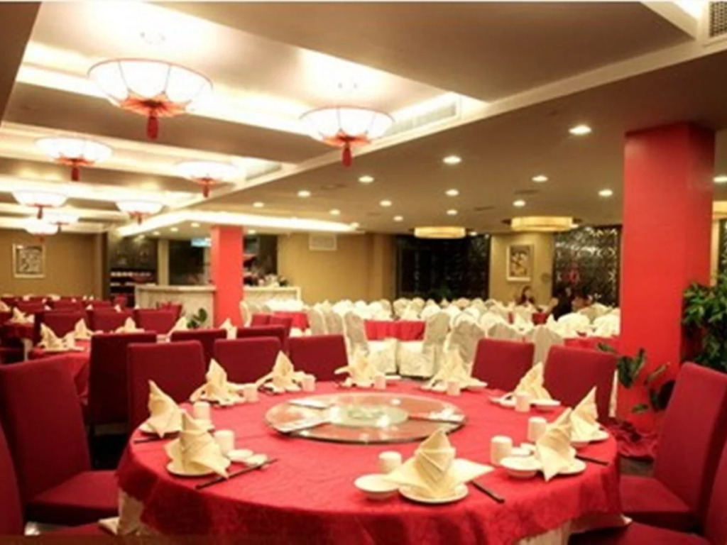 Crown Garden Hotel