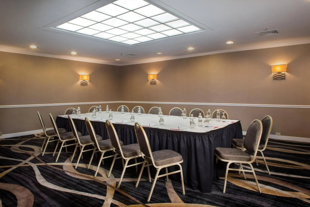 DoubleTree by Hilton New York-LaGuardia