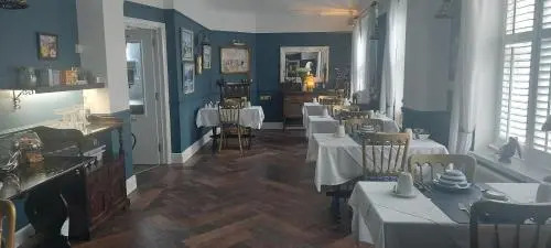 Poplars Hotel