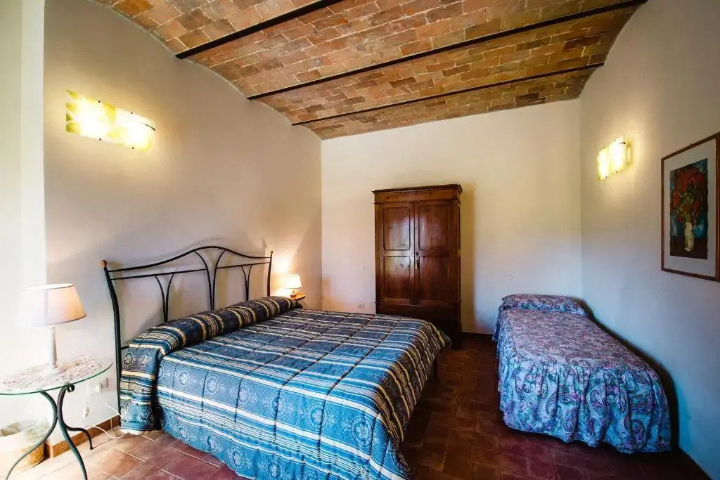 SCAPPO IN UMBRIA, casale al lago