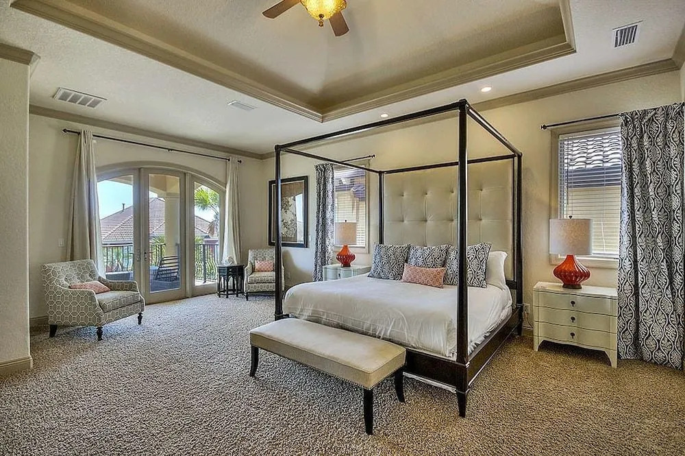 Casa de Palms by RedAwning