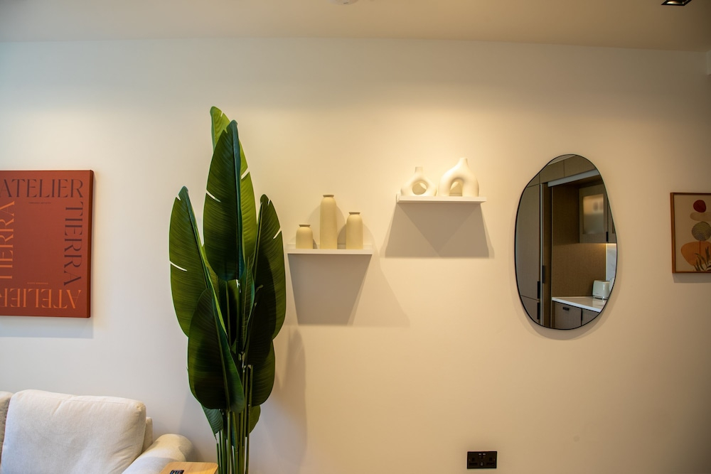 The Pembridge 12