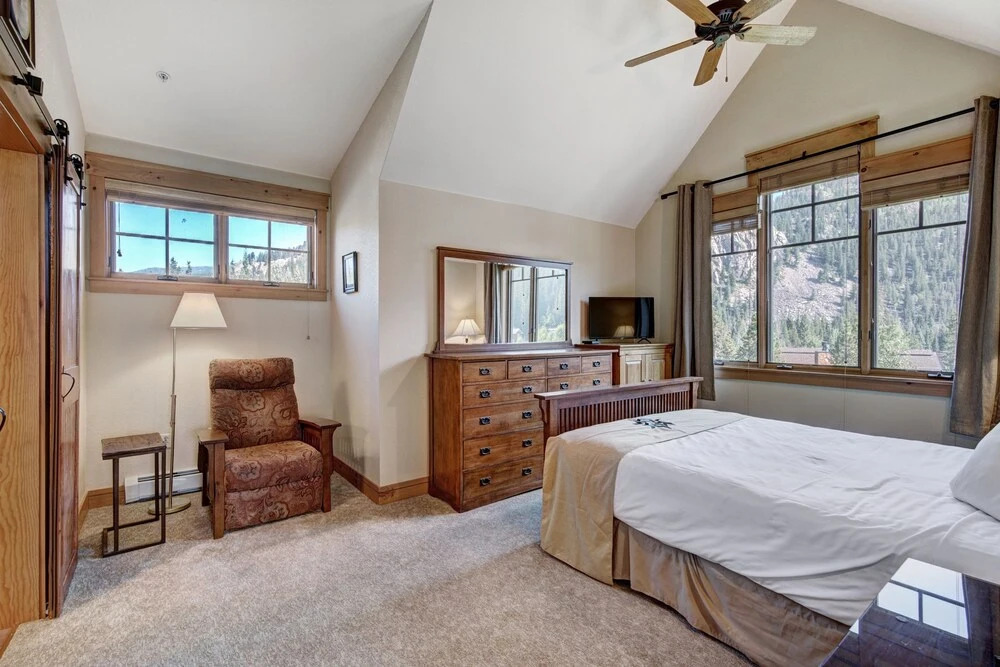 Spacious 3 Br Townhome In Keystone- Kids Ski Free 3 Bedroom Townhouse by Redawning