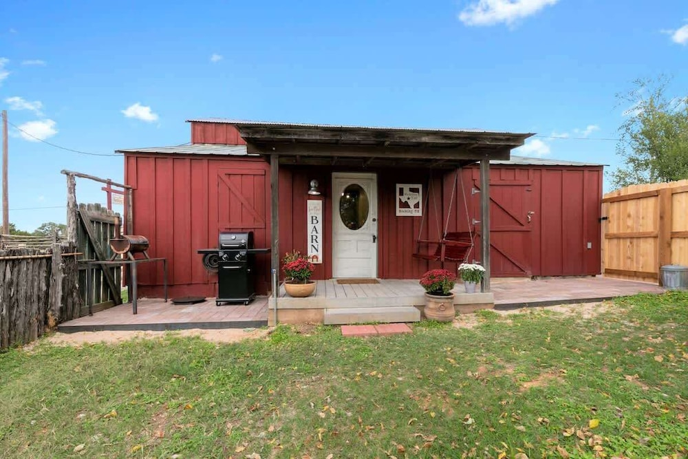 Gorgeous Barn Cabin 10min From Main St!