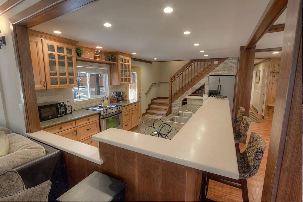 Kiowa Lake House by Lake Tahoe Accommodations