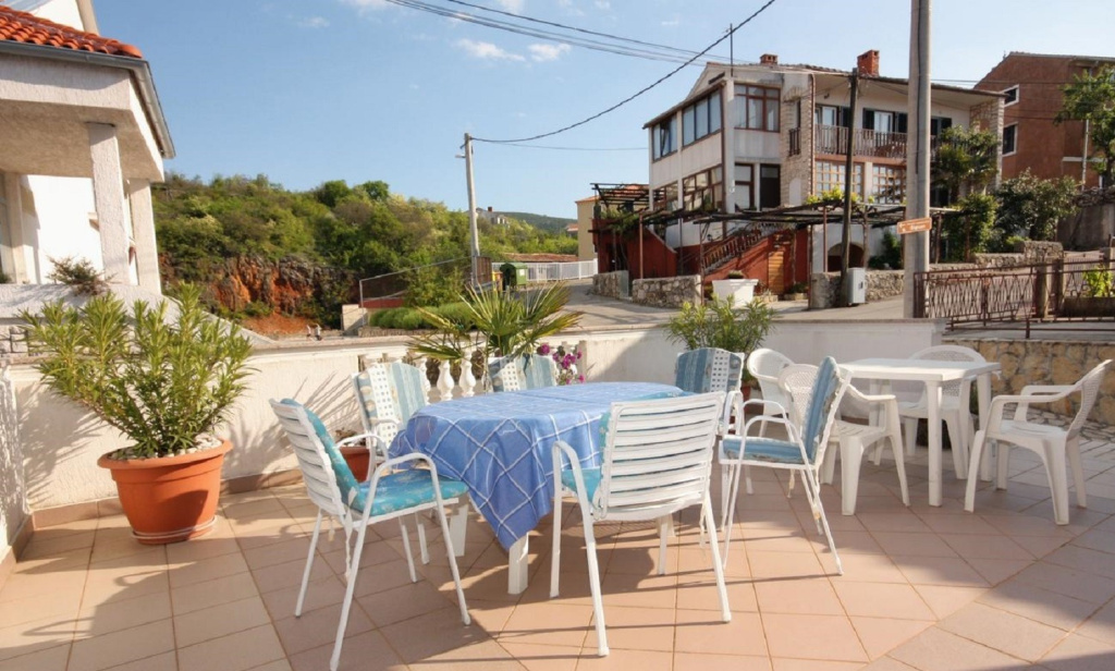 Room Luka - with parking; R1 Vrbnik, Island Krk
