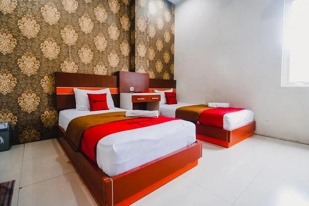 RedDoorz Plus @ AP Pettarani