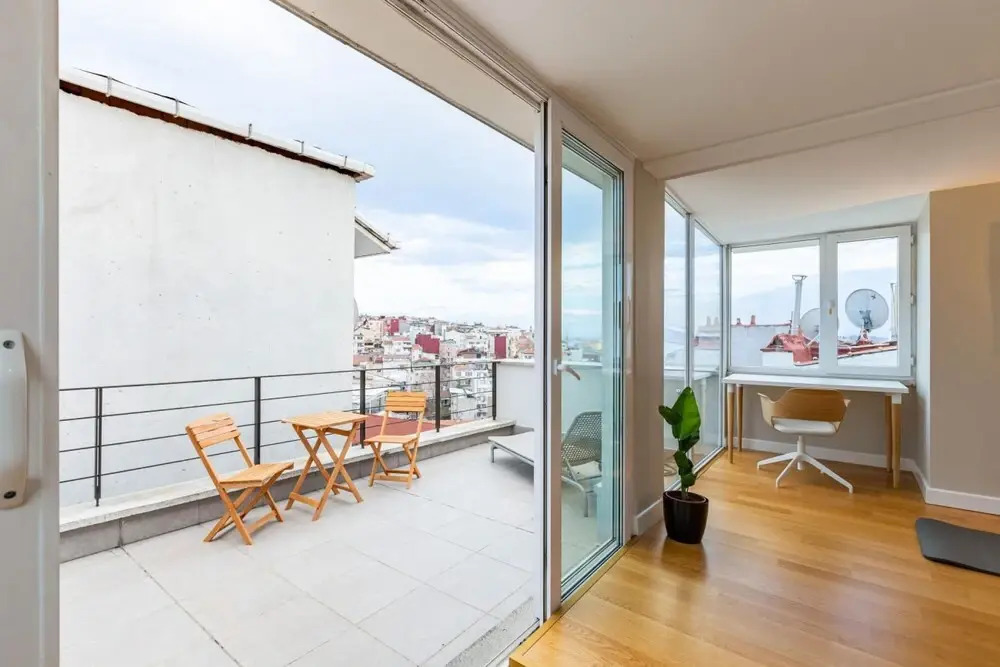 Mesmerizing Flat With Bosphorus View