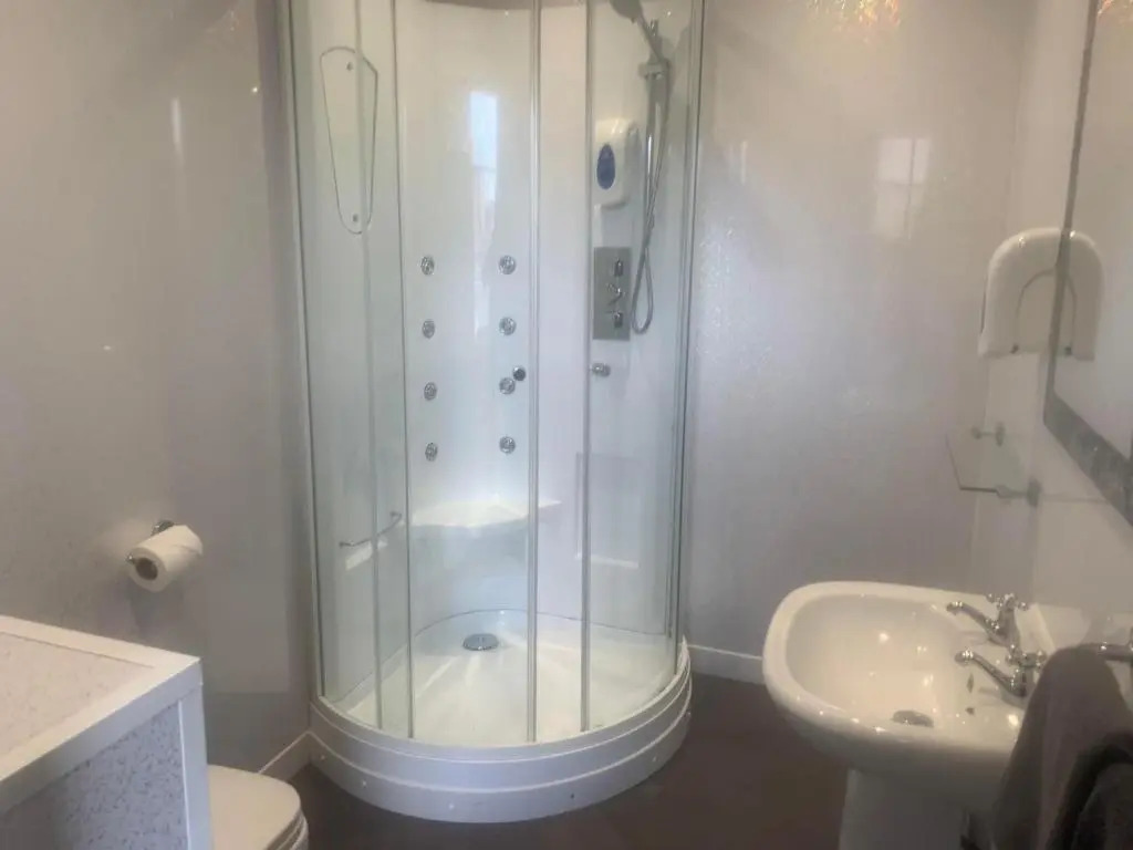 The Jubilee Hotel East - with NEWLY REFURBISHED SPA FACILITIES - GAMESPIT - AND SMOKEHOUSE