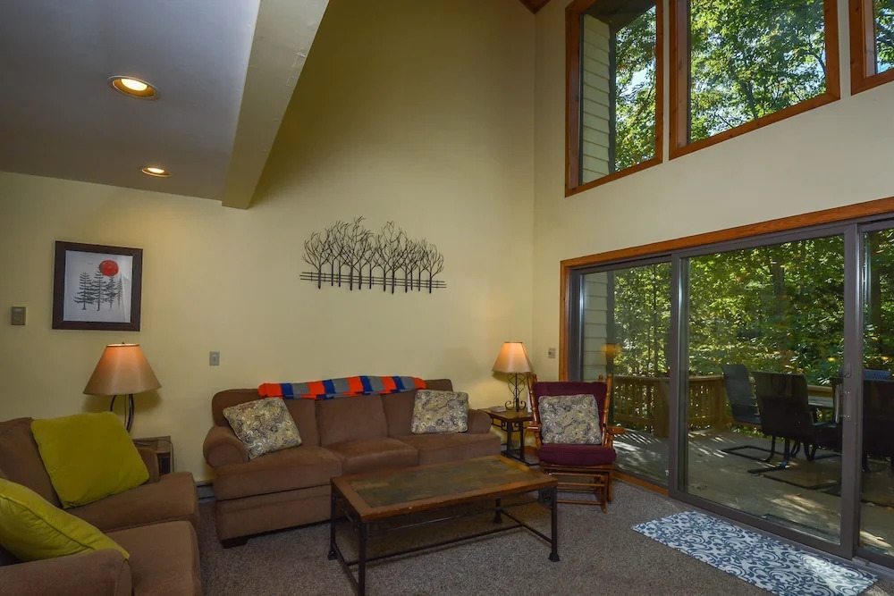Lake Shore Retreat 5 Bedroom House