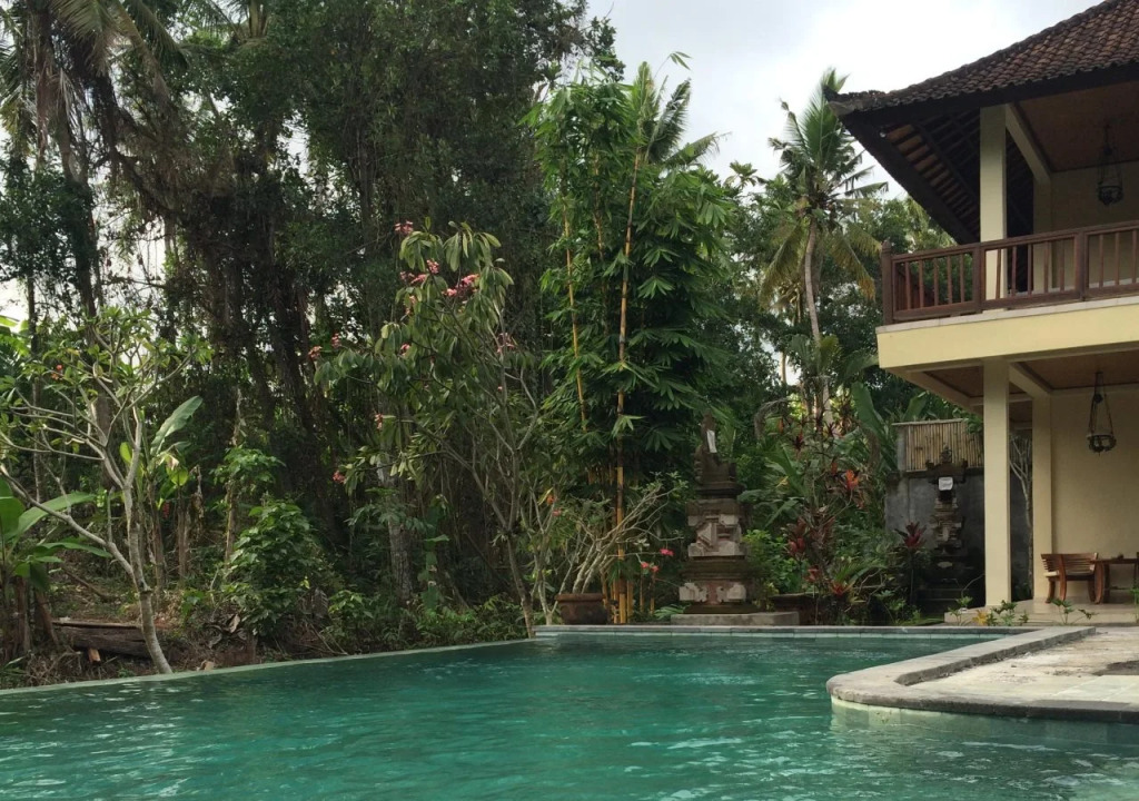 Raka Rai Bungalows
