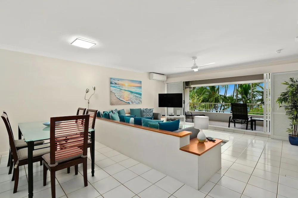 Beachfront Apt In Alamanda Beachfront Resort 25