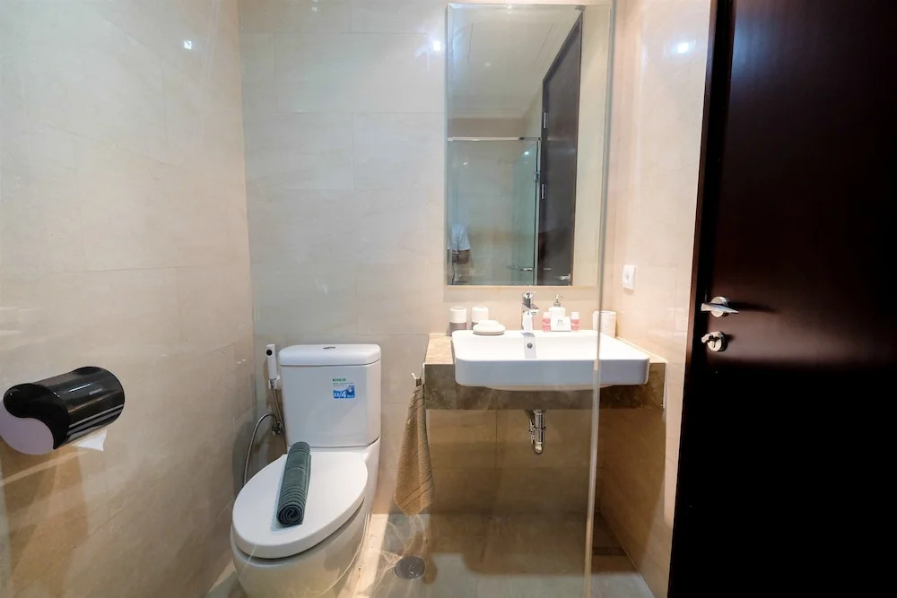 Minimalist and Comfort Studio Menteng Park Apartment By Travelio