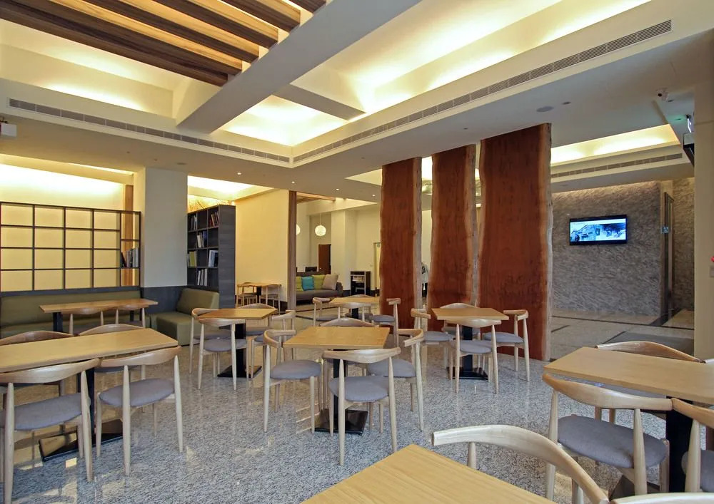 Celebrity 99 Hotel