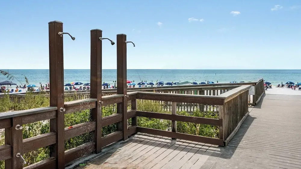 Spacious 3b/3b, Sleeps 6, Lakeview, Beach Access!