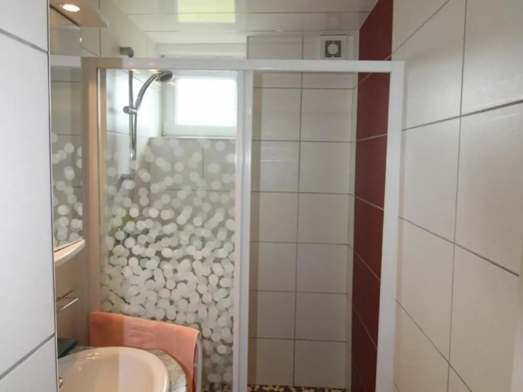 Chalet familial avec grand jardin et équipements pour enfants, à 500m du centre de Ban-sur-Meurthe - FR-1-589-33