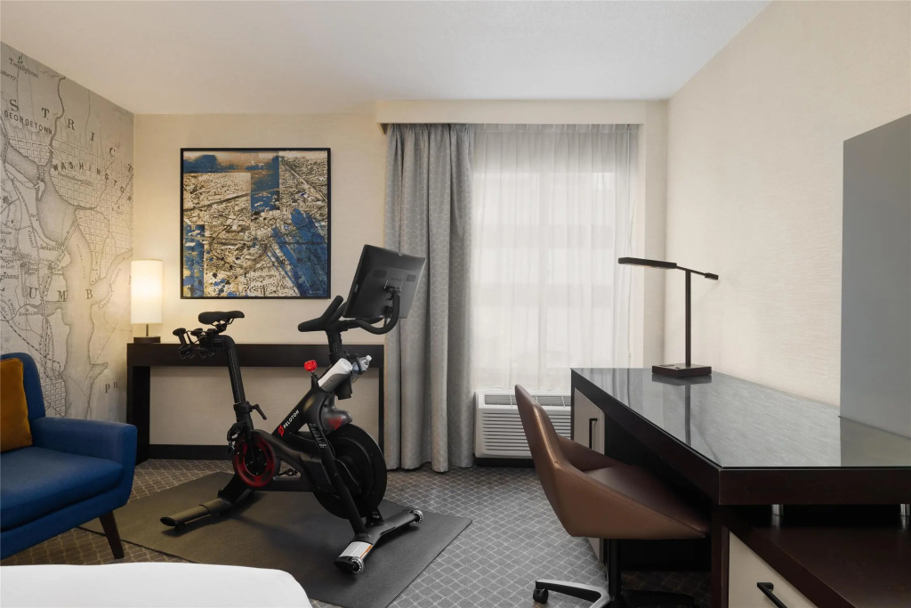 DoubleTree by Hilton McLean Tysons