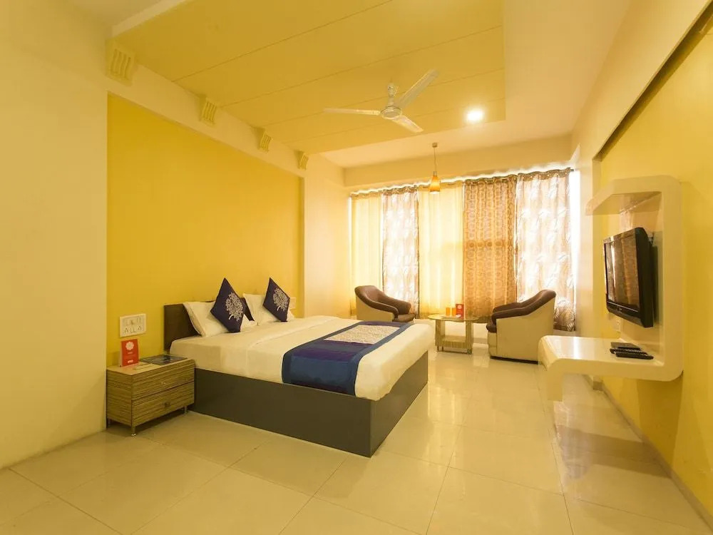 OYO 11091 Hotel Silver Court
