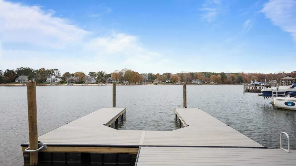 Stylish 3BR Waterfront Home w/ Sunset Porch + Access to Dining Sunsets on Shoreline by Avantstay