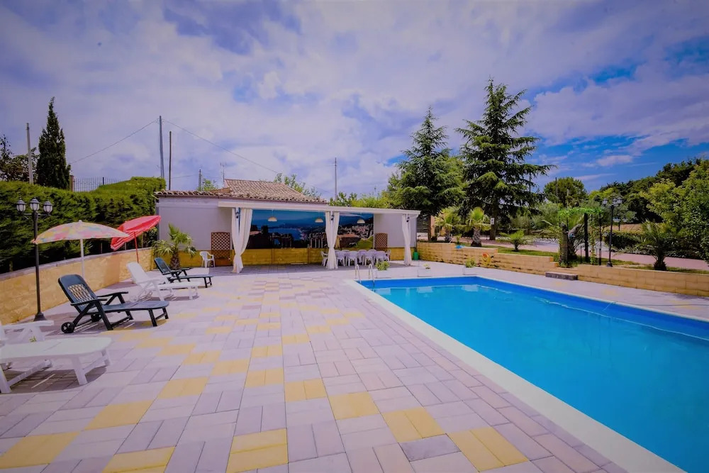 Holiday House & Events With Private Pool in the Center of Sicily