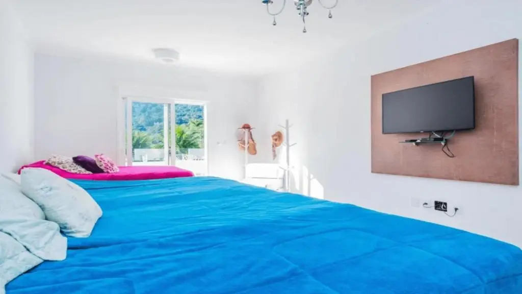 Casa de alto padrão, com 5 suítes, a 50m praia de Barequeçaba