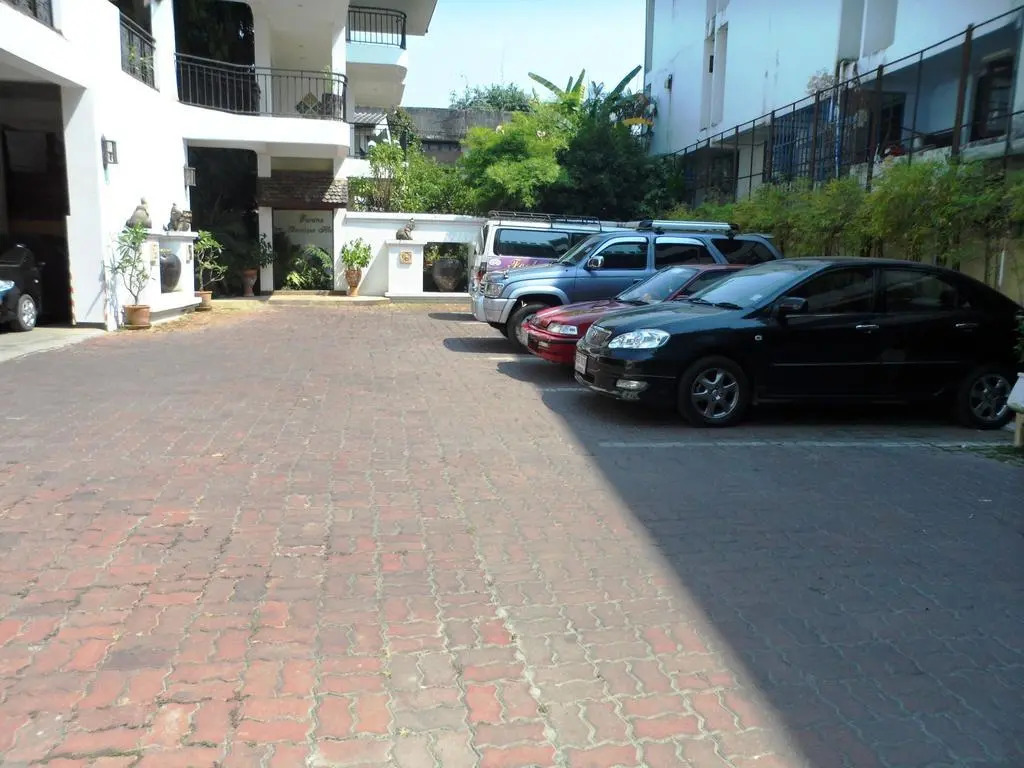 La-Mer Hostel