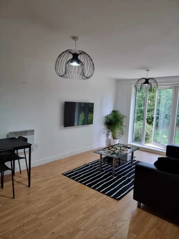 London City Stays - Modern 2 Bedroom Apartment With Free Parking AND GYM Access