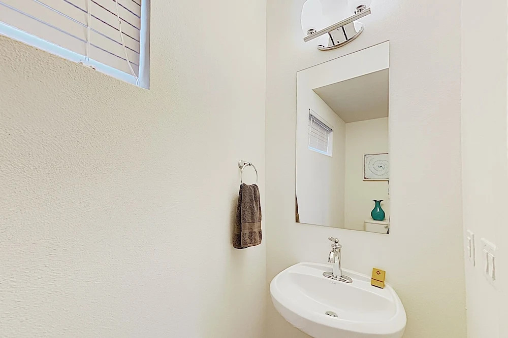 Stylish East Side Near Downtown & Manor Road 1 Bedroom Condo