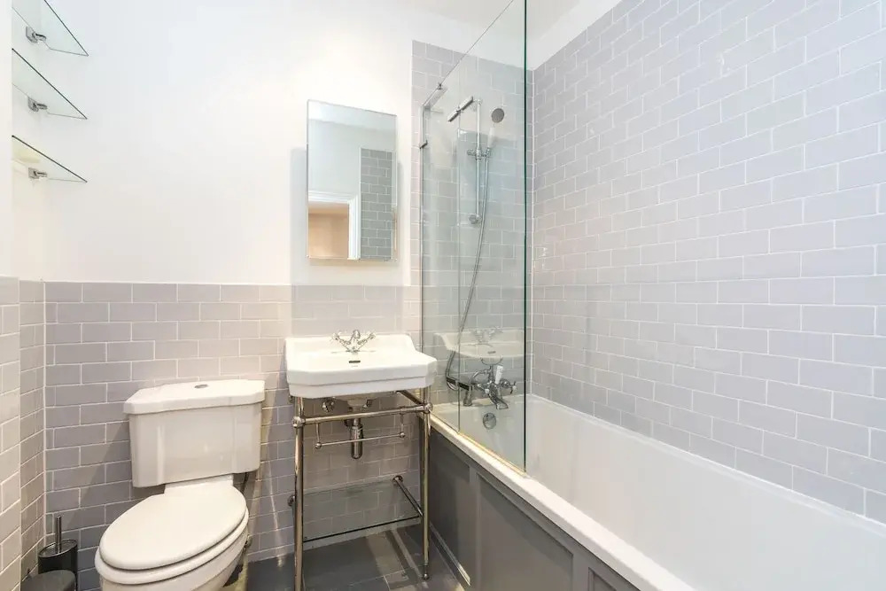 NEW Cosy 2BD Barons Court Garden Flat in the City