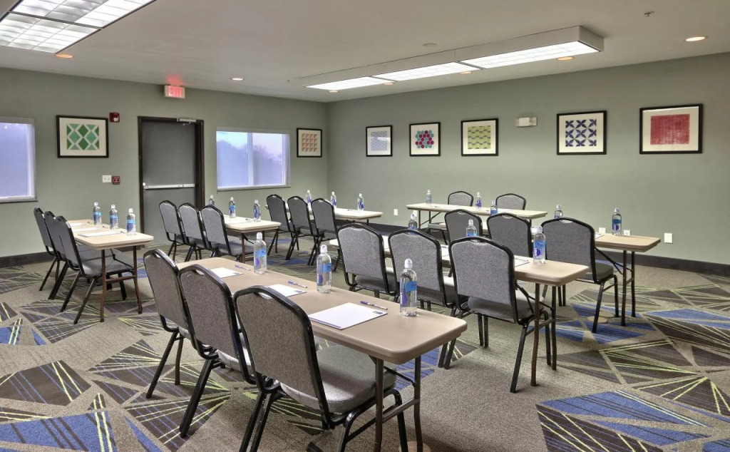 Holiday Inn Express & Suites Portales by IHG