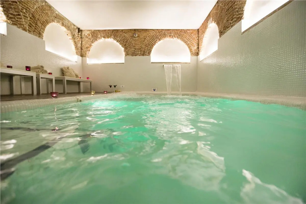 Hospes Puerta de Alcalá, a Member of Design Hotels